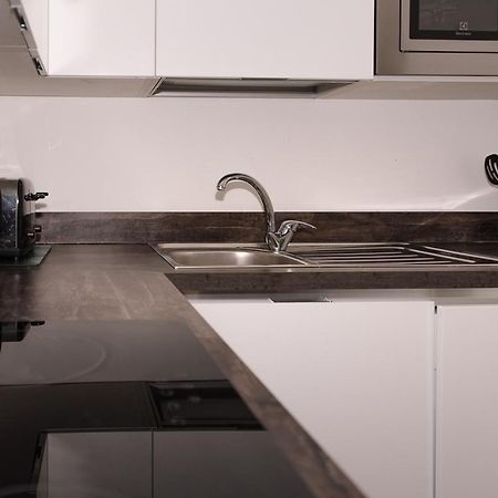 Greenstar Apartments - 2 Minute Walk Away Into City Centre - 6 Individual Flats - Next To Abertay University - 1 Bed 2 Bed & 3 Bedroom Flats - Fully Equipped - Short - Mid - Long Stays Welcome Данди Экстерьер фото