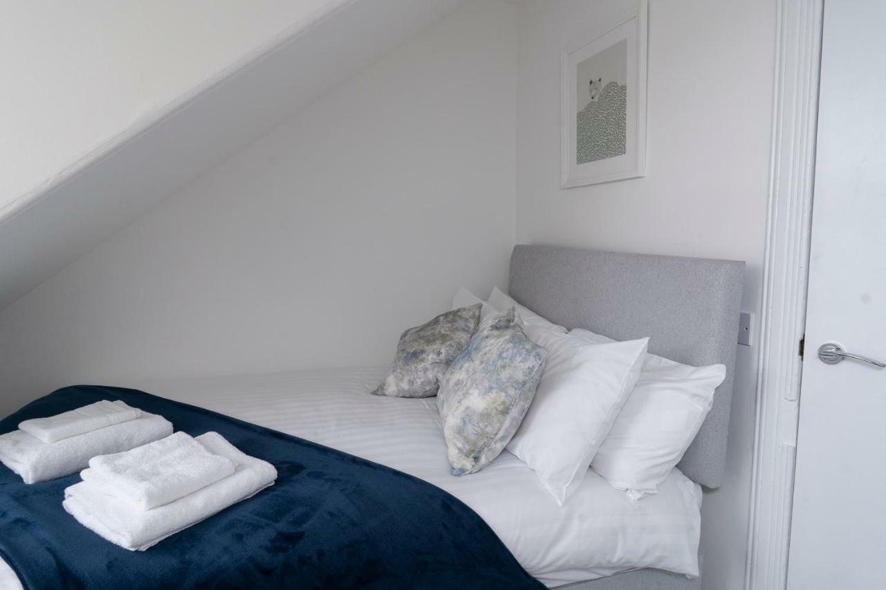 Greenstar Apartments - 2 Minute Walk Away Into City Centre - 6 Individual Flats - Next To Abertay University - 1 Bed 2 Bed & 3 Bedroom Flats - Fully Equipped - Short - Mid - Long Stays Welcome Данди Экстерьер фото