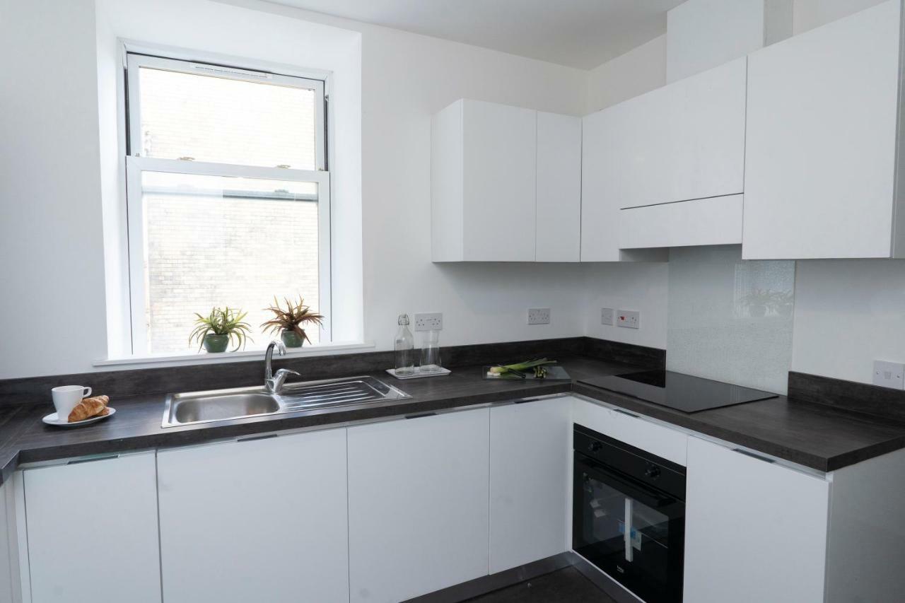 Greenstar Apartments - 2 Minute Walk Away Into City Centre - 6 Individual Flats - Next To Abertay University - 1 Bed 2 Bed & 3 Bedroom Flats - Fully Equipped - Short - Mid - Long Stays Welcome Данди Экстерьер фото