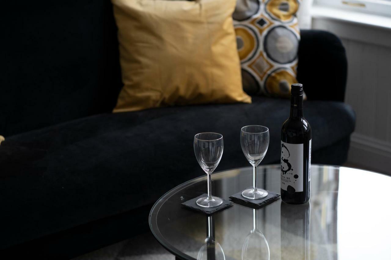 Greenstar Apartments - 2 Minute Walk Away Into City Centre - 6 Individual Flats - Next To Abertay University - 1 Bed 2 Bed & 3 Bedroom Flats - Fully Equipped - Short - Mid - Long Stays Welcome Данди Экстерьер фото