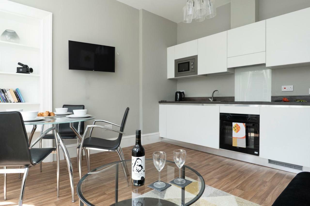 Greenstar Apartments - 2 Minute Walk Away Into City Centre - 6 Individual Flats - Next To Abertay University - 1 Bed 2 Bed & 3 Bedroom Flats - Fully Equipped - Short - Mid - Long Stays Welcome Данди Экстерьер фото