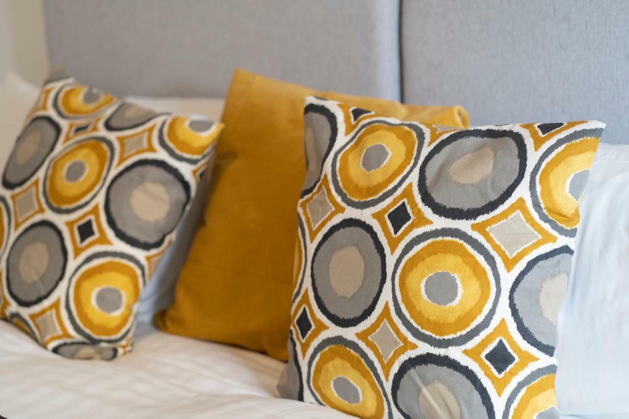 Greenstar Apartments - 2 Minute Walk Away Into City Centre - 6 Individual Flats - Next To Abertay University - 1 Bed 2 Bed & 3 Bedroom Flats - Fully Equipped - Short - Mid - Long Stays Welcome Данди Экстерьер фото