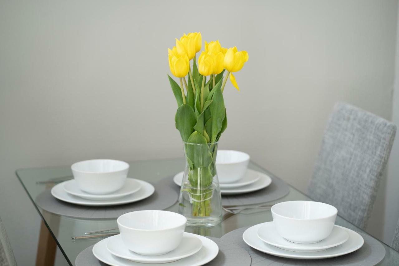 Greenstar Apartments - 2 Minute Walk Away Into City Centre - 6 Individual Flats - Next To Abertay University - 1 Bed 2 Bed & 3 Bedroom Flats - Fully Equipped - Short - Mid - Long Stays Welcome Данди Экстерьер фото