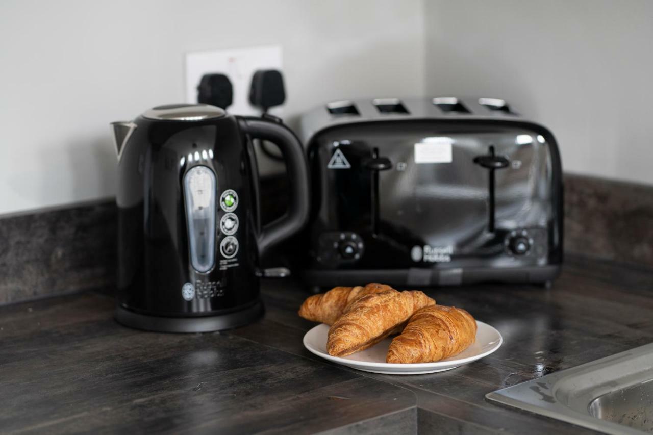 Greenstar Apartments - 2 Minute Walk Away Into City Centre - 6 Individual Flats - Next To Abertay University - 1 Bed 2 Bed & 3 Bedroom Flats - Fully Equipped - Short - Mid - Long Stays Welcome Данди Экстерьер фото
