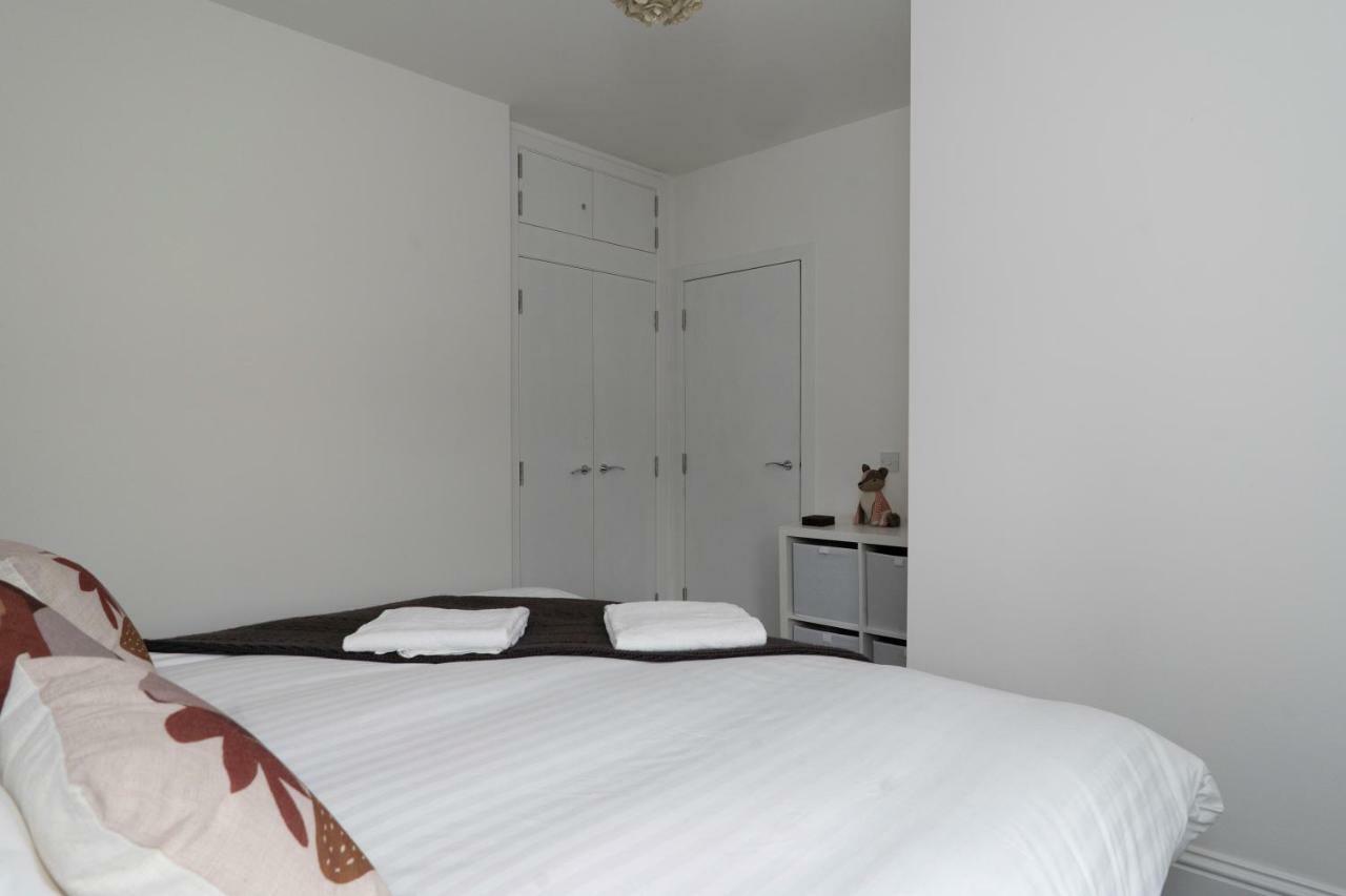 Greenstar Apartments - 2 Minute Walk Away Into City Centre - 6 Individual Flats - Next To Abertay University - 1 Bed 2 Bed & 3 Bedroom Flats - Fully Equipped - Short - Mid - Long Stays Welcome Данди Экстерьер фото
