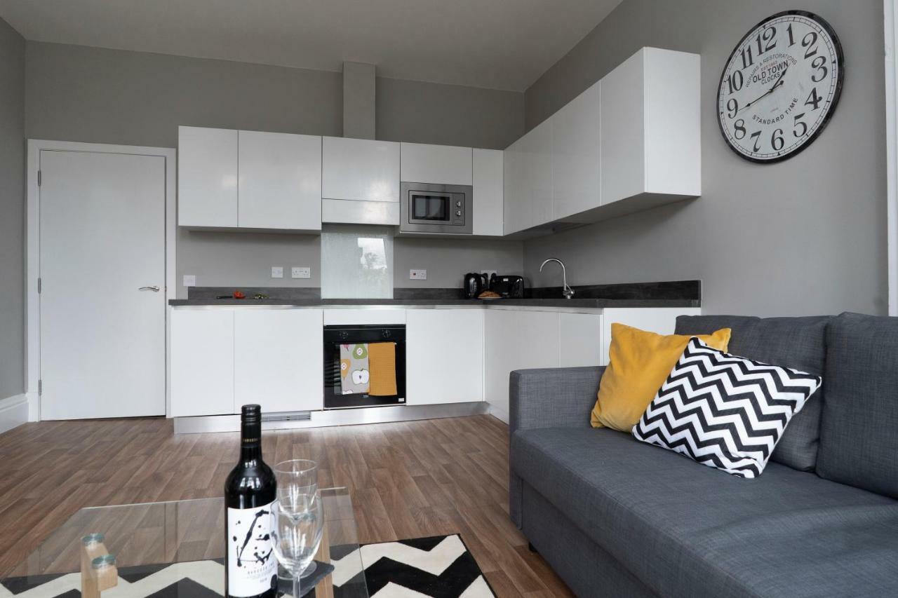 Greenstar Apartments - 2 Minute Walk Away Into City Centre - 6 Individual Flats - Next To Abertay University - 1 Bed 2 Bed & 3 Bedroom Flats - Fully Equipped - Short - Mid - Long Stays Welcome Данди Экстерьер фото