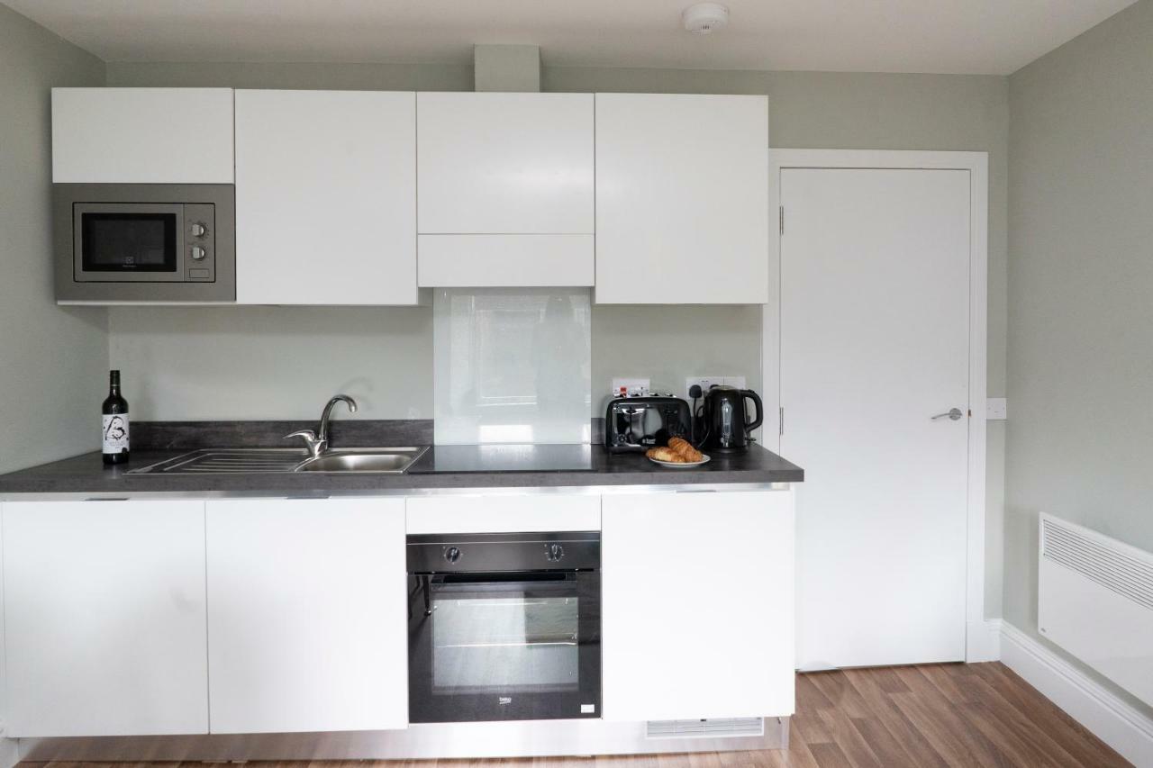 Greenstar Apartments - 2 Minute Walk Away Into City Centre - 6 Individual Flats - Next To Abertay University - 1 Bed 2 Bed & 3 Bedroom Flats - Fully Equipped - Short - Mid - Long Stays Welcome Данди Экстерьер фото