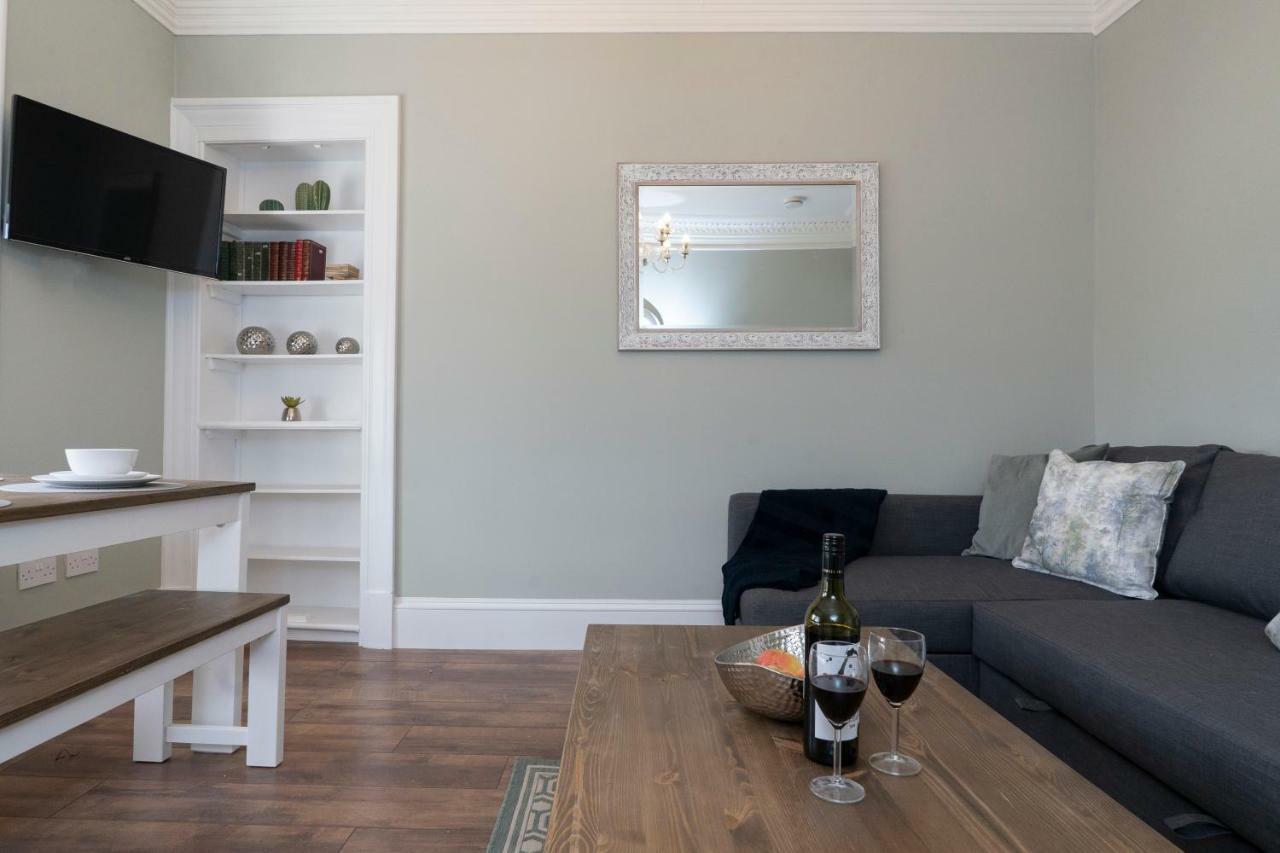 Greenstar Apartments - 2 Minute Walk Away Into City Centre - 6 Individual Flats - Next To Abertay University - 1 Bed 2 Bed & 3 Bedroom Flats - Fully Equipped - Short - Mid - Long Stays Welcome Данди Экстерьер фото
